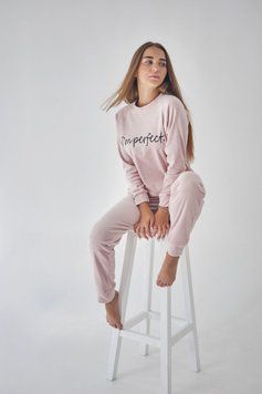 Фото Женский спортивный велюровый костюм с вышивкой Пудровый 601