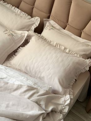 Фото Постельное белье с покрывалом-пике и вышивкой Saheser Fiorella Light Grey Варена Хлопок