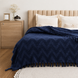 Фото №1 з 3 товару Бавовняне покривало-піке Zig Zag Dark Blue ly2322