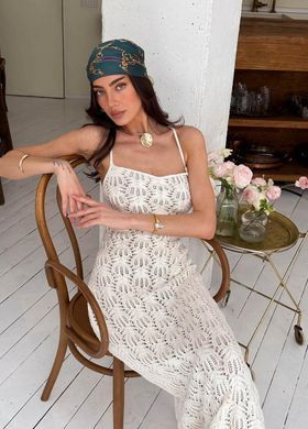Фото Ажурное платье макси на тонких бретелях Lace Молочное