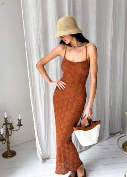 Фото Ажурное платье макси на тонких бретелях Lace Янтарное