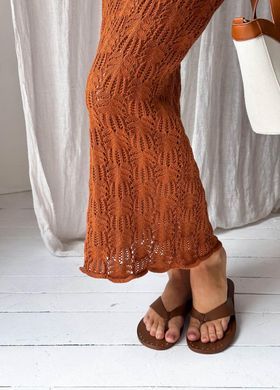 Фото Ажурное платье макси на тонких бретелях Lace Янтарное