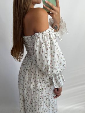 Фото Женское муслиновое платье миди молочное в нежные цветы