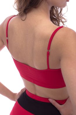 Фото Красный топ для фитнеса Trille Red из хлопка с декором на бюсте