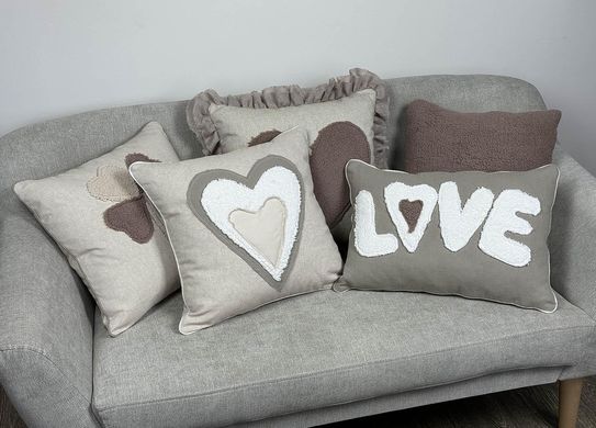Фото Декоративна подушка з аплікацією Love Сіра