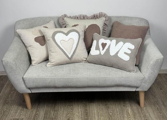 Фото Декоративна подушка з аплікацією Love Сіра