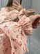 Фото №7 з 10 товару Муслінова сукня з довгим рукавом Персикова в квіти V.Velika 121/23 персиковий з червоними квітами