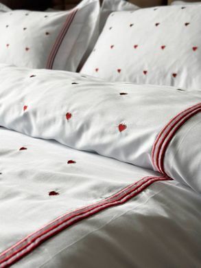 Фото Комплект постельного белья Maison D'or Lamour red Satin с вишивкой